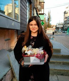 доставлення подарункового набору для дівчини