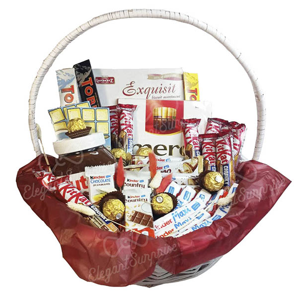 корзина со сладостями
